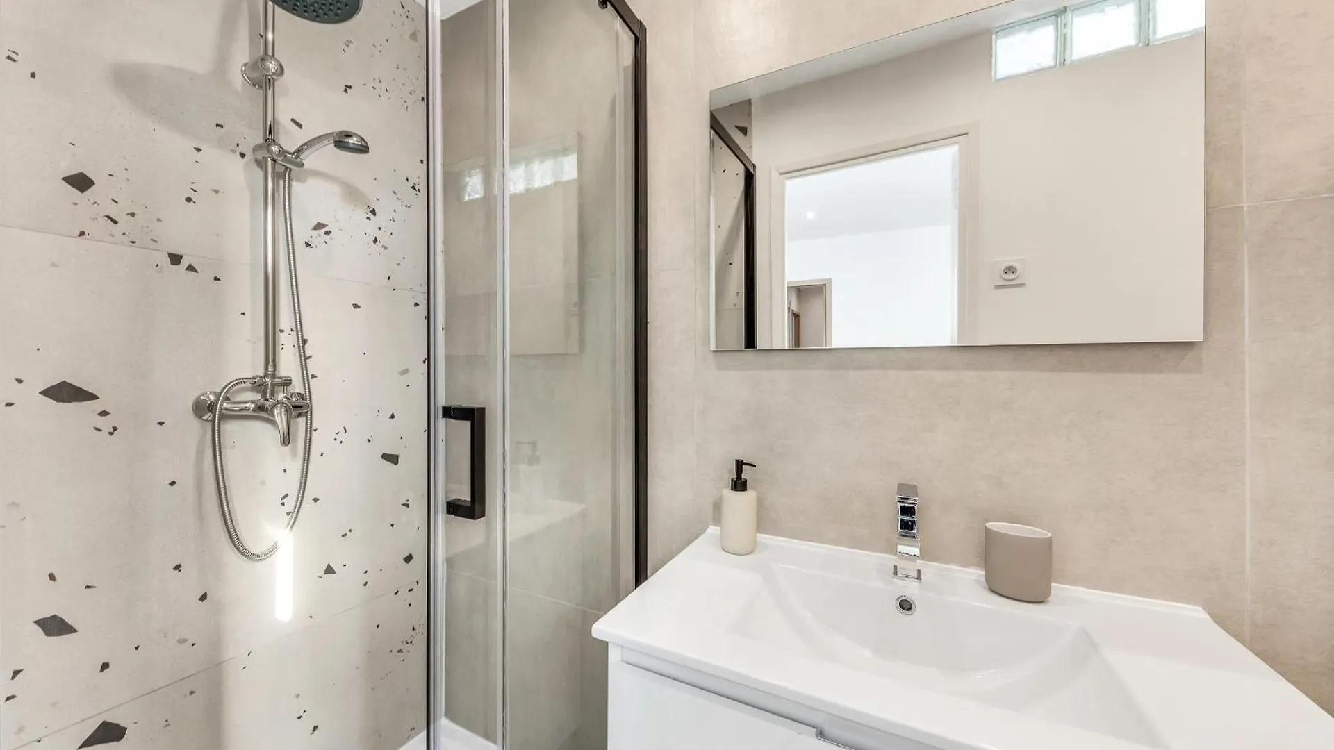 Cannes Riviera By Scls Locations Francja